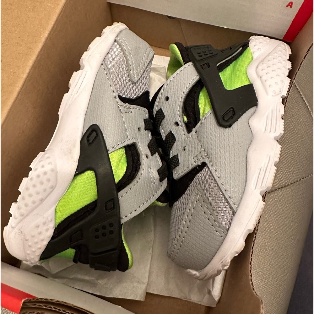 Infant size 5c Nike Huarache . Only worn 2x